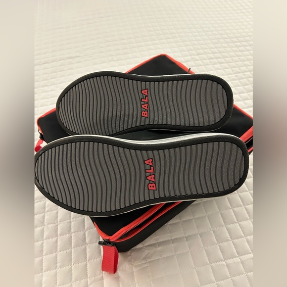 BALA900 Men or women’s nursing tennis shoessing tennis’s shoes great for anyone - Picture 3 of 3